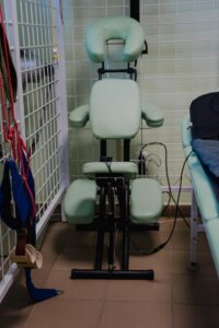 Zdjęcie przedstawia urządzenie do rehabilitacji